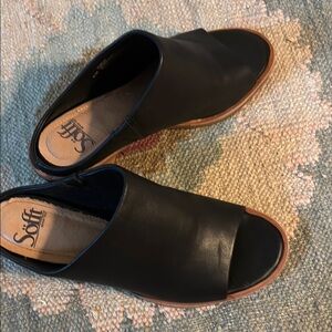 NWOT Sofft Black Leather slides size 6.5 New condition.